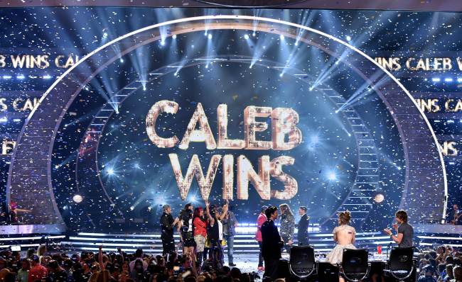 American Idol winner Caleb Johnson celebrates onstage in Los Angeles, California, Wednesday. (AFP-Yonhap)