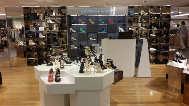 Shoe products are on display at a Suecomma Bonnie store inside the Hyundai Department Store KINTEX branch in Ilsan, Gyeonggi Province. (Suecomma Bonnie)