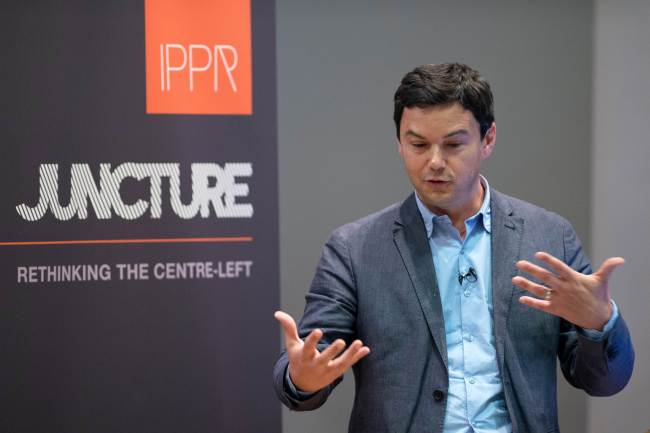 French economist Thomas Piketty speaks to students and guests during a presentation at King’s College in London on April 30. (AFP-Yonhap)