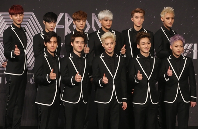 Eleven members of EXO pose during a press conference held at Seoul Olympic Park‘s Gymnastics Stadium on Sunday.(Yonhap)