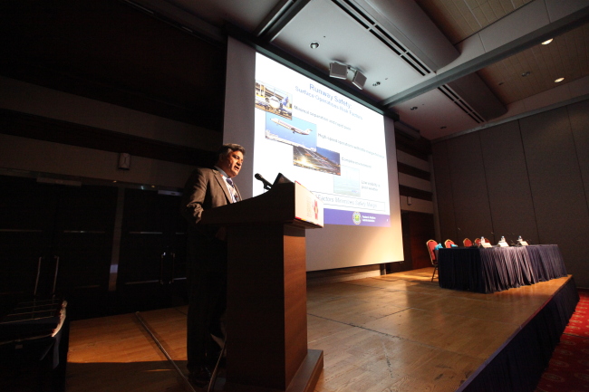 Benito de Leon, acting associate administrator for airports at the U.S. Federal Aviation Administration, speaks at a safety symposium held Monday on the sidelines of the General Assembly of the Airport Council International in Seoul. 9Incheon International Airport)