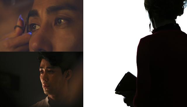 Actor Cha Seung-won becomes a police sergeant with a gender crisis in film “High Heel” (2014). (Lotte Entertainment)