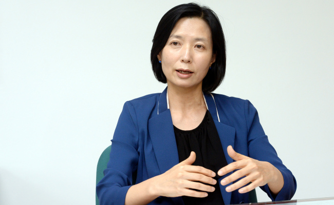 Lee Sook-jin, president of Seoul Foundation of Women & Family, speaks during an interview with The Korea Herald on Tuesday. (Ahn Hoon/The Korea Herald)