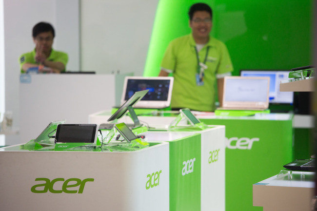 Acer Inc. products are displayed for sale inside an electronics store in Taipei. (Bloomberg)