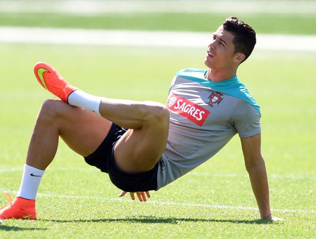 Portugal captain Cristiano Ronaldo resumed training on Saturday after recovering from tendonitis and a muscle injury. ( AFP-Yonhap)