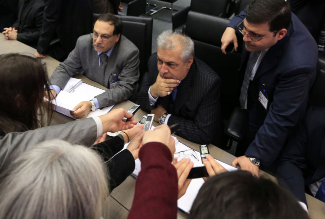 Iraqi Oil Minister Abdul Kareem al-Luaibi (center) answers questions at the 164th meeting of the Organization of Petroleum Exporting Countries conference in Vienna on Dec. 4, 2013. (AFP)