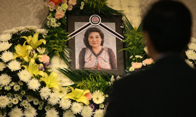 A portrait of Bae Chun-hee, a victim of Japan’s wartime sexual slavery who died Sunday at age 91, is seen at her memorial service in Seongnam, Gyeonggi Province. (Yonhap)