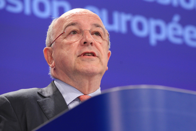 Joaquin Almunia, the European commissioner for competition, addresses the media in Brussels on Wednesday. (AP-Yonhap)