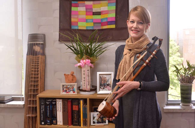Professor Hilary Finchum-Sung poses with a haegeum, a two-string Korean fiddle, in her office at Seoul National University. (Lee Sang-sub/The Korea Herald)