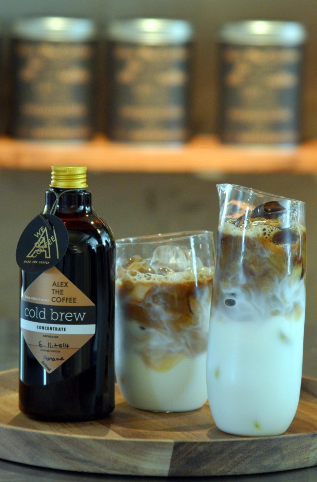 Alex the Coffee’s cold-brewed iced latte, made with beans from the Carmen Estate in Panama, is creamy and boasts a dark chocolate flavor. A similar drink can be made at home by combining cold-brewed coffee concentrate with milk. (Kim Myung-sub/The Korea Herald)