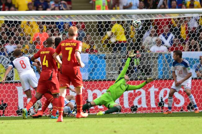 Russia's goalkeeper Igor Akinfeev (2R) fails to stop a shot from an obscured Belgium's forward Divock Origi to score a goal during the Group H football match between Belgium and Russia at The Maracana Stadium in Rio de Janeiro on June 22, 2014, during the 2014 FIFA World Cup. (AFP-Yonhap)