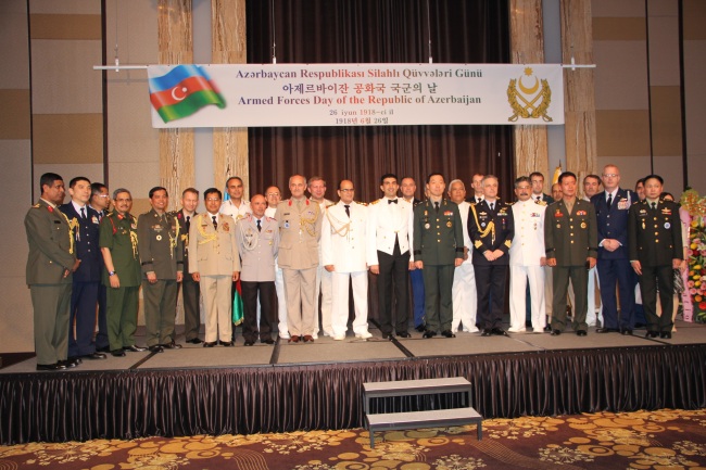 Commander Elchin Jafarov (center), the Azerbaijani Embassy’s military attache, poses for a group photo with other defense attaches during a reception celebrating his country’s 96th Armed Forces Day in Seoul on Wednesday. (Azerbaijani Embassy)