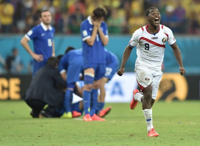 Costa Rica's forward Joel Campbell celebrates after wining a Round of 16 football match between Costa Rica and Greece at Pernambuco Arena in Recife during the 2014 FIFA World Cup on June 29, 2014. (AFP)Yonhap)