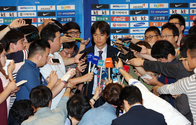 Korea head coach Hong Myung-bo speaks to reporters at Incheon International Airport on Monday. (Yonhap)