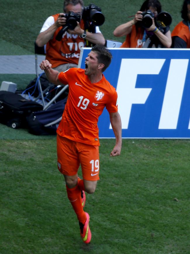 The Netherlands’ Klaas-Jan Huntelaar celebrates his goal against Mexico on Sunday. (Xinhua-Yonhap)