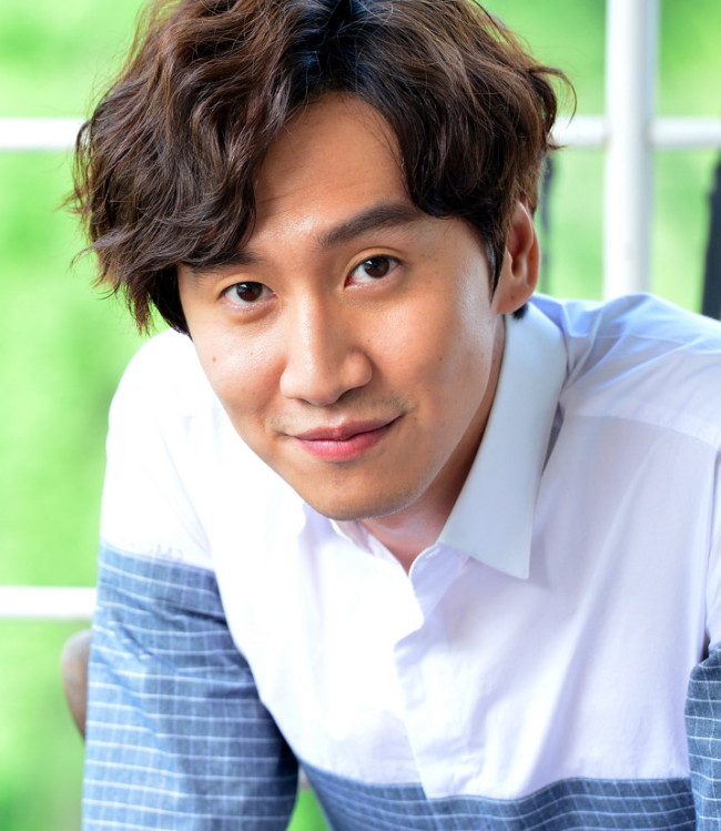 Actor Lee Kwang-soo poses for a photo during an interview with The Korea Herald in Samcheong-dong, Seoul, Friday. (Yoon Byung-chan/The Korea Herald)