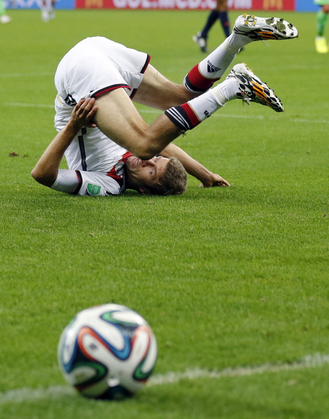 Germany’s Thomas Mueller takes a tumble against Algeria on Monday. (AP-Yonhap)