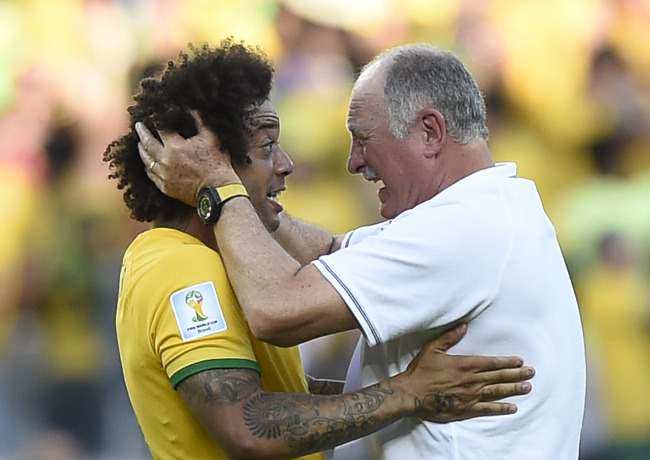 Brazil’s head coach Luiz Felipe Scolari (right) and David Luiz celebrate their win over Chile in the Round of 16. (Xinhua-Yonhap)