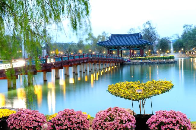 Gungnamji Pond, a venue for the Buyeo Seodong Lotus Festival (Buyeo Seodong Lotus Festival)