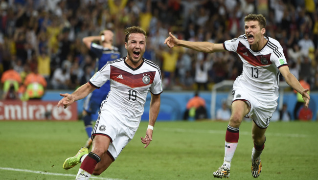 Germany’s Mario Goetze (left) celebrates his goal against Argentina at the World Cup on Sunday. (Xinhua-Yonhap)