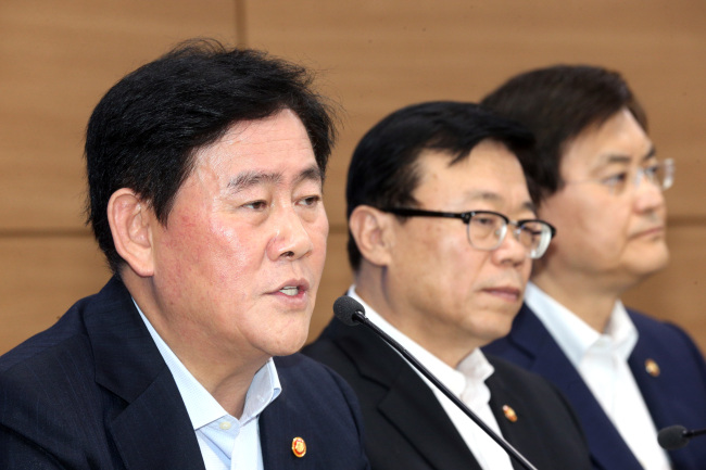 Finance Minister Choi Kyung-hwan announces economic stimulus measures on Thursday. (Yonhap)