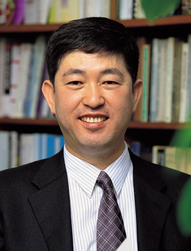 Kang Hong-yol, senior researcher at the Korea Information Society Development Institute (KISDI)
