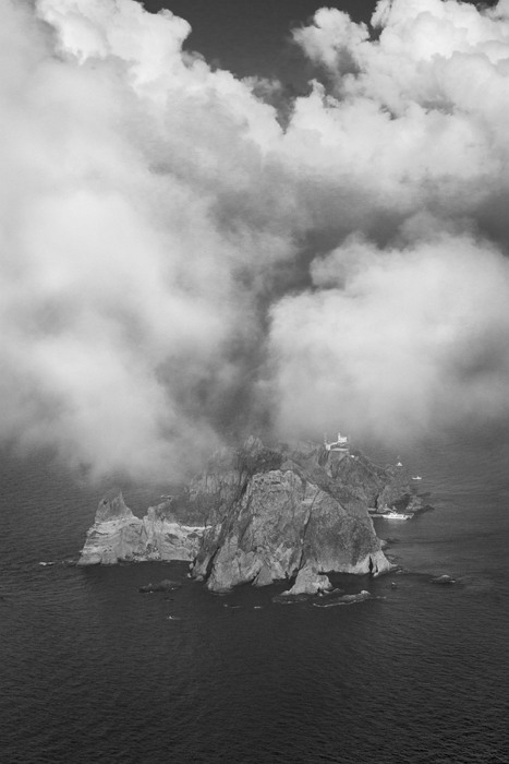 “Valley of Clouds” by Kim Jung-man (The Northeast Asian History Foundation)