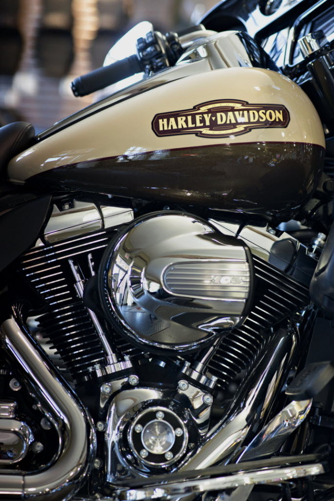 A motorcycle sits on display at the Starved Rock Harley- Davidson dealership in Ottawa, Illinois. (Bloomberg)