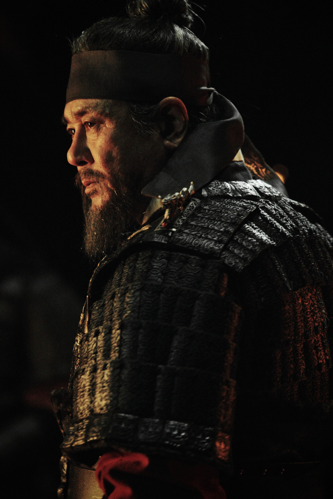Actor Choi Min-sik plays Admiral Yi Sun-sin in “Roaring Currents.” (CJ Entertainment)