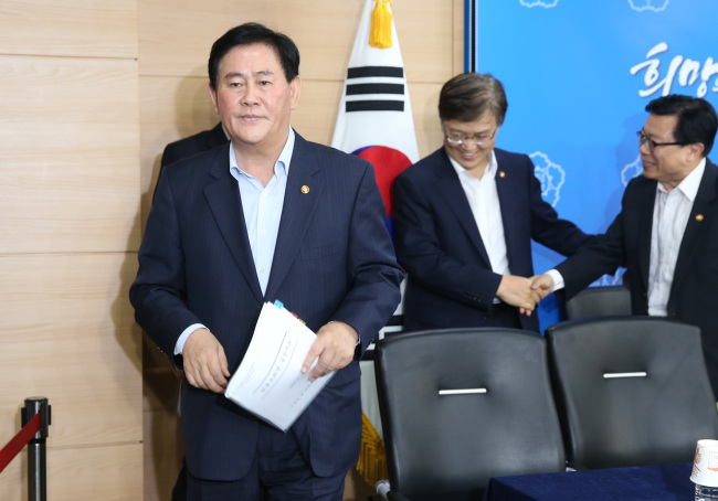 Deputy Prime Minister and Finance Minister Choi Kyung-hwan. (Yonhap)