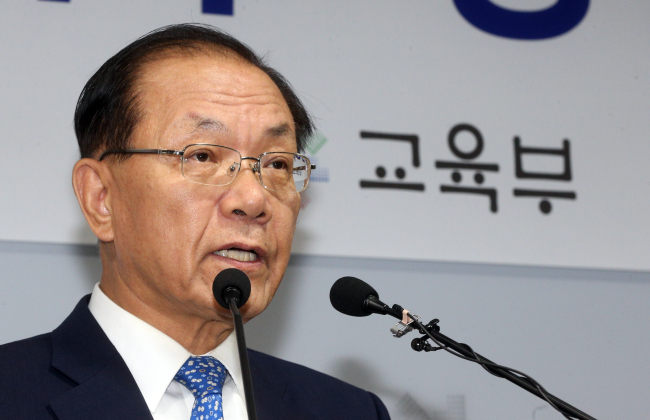 Education Minister Hwang Woo-yea. (Yonhap)
