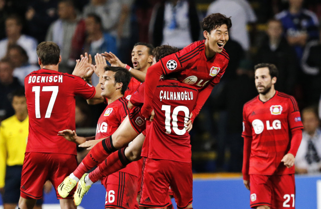 Bayer Leverkusen’s Son Heung-min is lifted into the air after his goal on Tuesday. (AP-Yonhap)