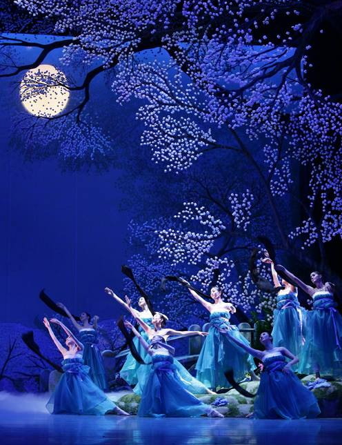 A scene from the “The Love of Chunhyang” (Korea Universal Ballet Company)