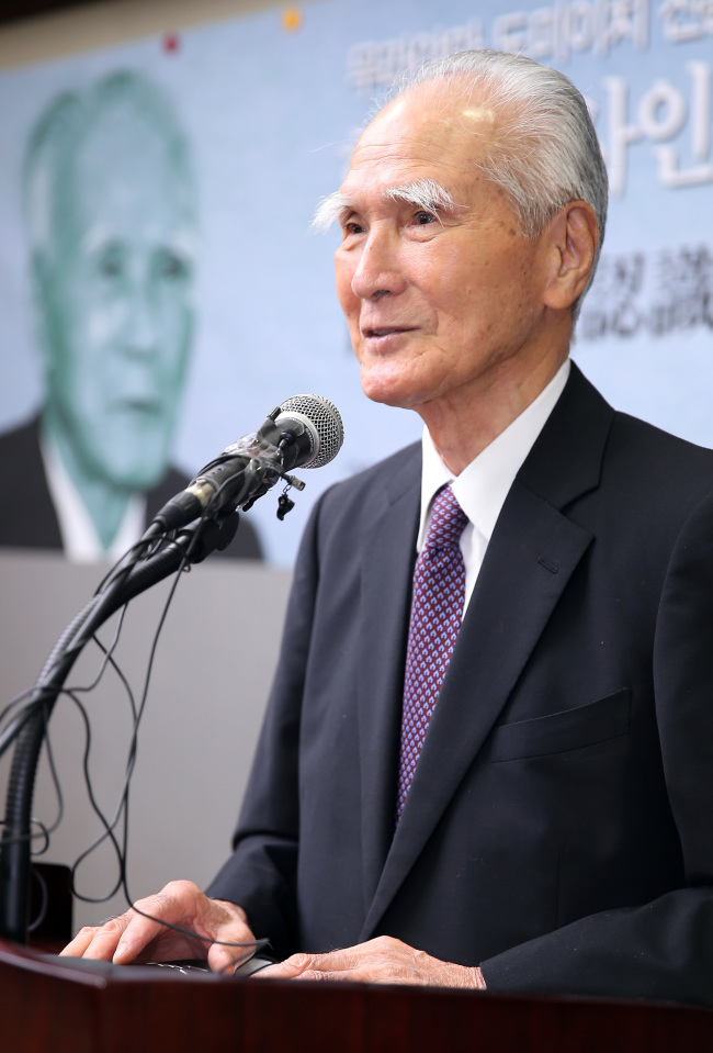 Former Japanese Prime Minister Tomiichi Murayama speaks at a seminar hosted by the Northeast Asia History Foundation in Seoul on Friday. (Yonhap)