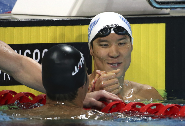 South Korean swimming star Park Tae-hwan won the men’s 400-meter freestyle race at the Pan Pacific Champions in Australia on Saturday. The 2008 Beijing Olympic gold medalist clocked in at 3 minutes, 43.15 seconds to finish the race ahead of Japan’s Kosuke Hagino. (AP-Yonhap)