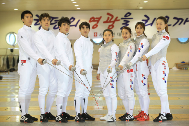 The Korean national fencing team (Yonhap)