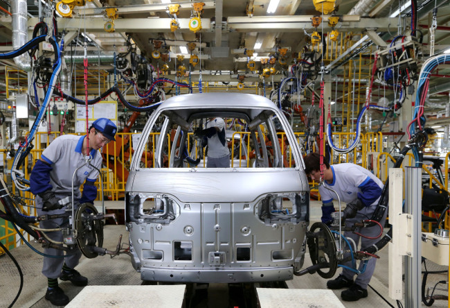 GM Korea’s light commercial vehicle assembly line at its Changwon plant in South Gyeongsang Province. (GM Korea)