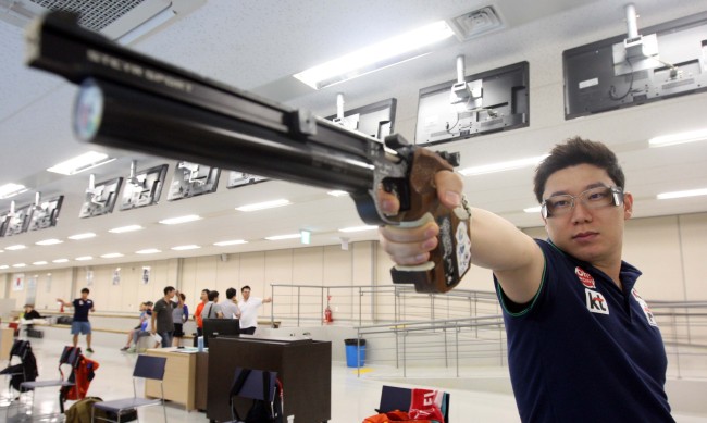 Three-time Olympic shooting champion Jin Jong-oh (Yonhap)