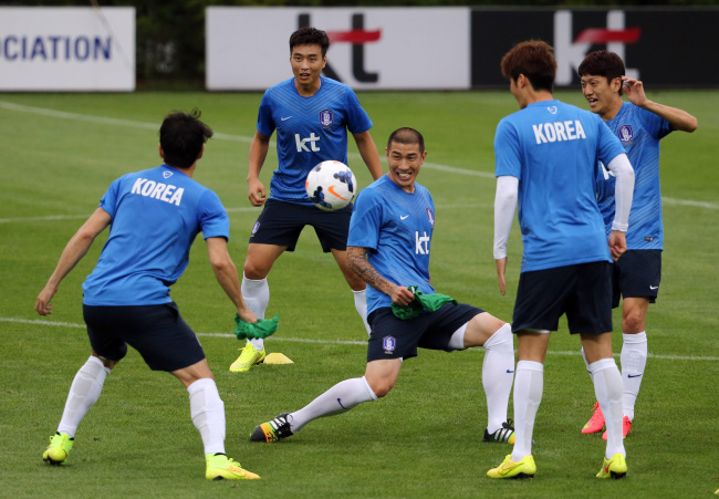 The Korean national soccer team takes part in a practice session ahead of its friendly against Venezuela. (Yonhap)