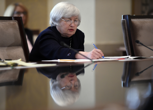 Reserve Chair Janet Yellen takes notes during a Board of Governors meeting on Wednesday. (AP-Yonhap)