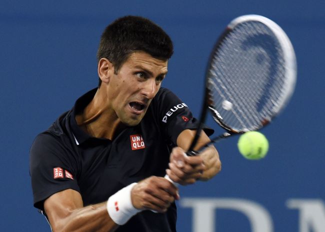 Novak Djokovic returns a shot against Andy Murray on Wednesday. (AFP-Yonhap)