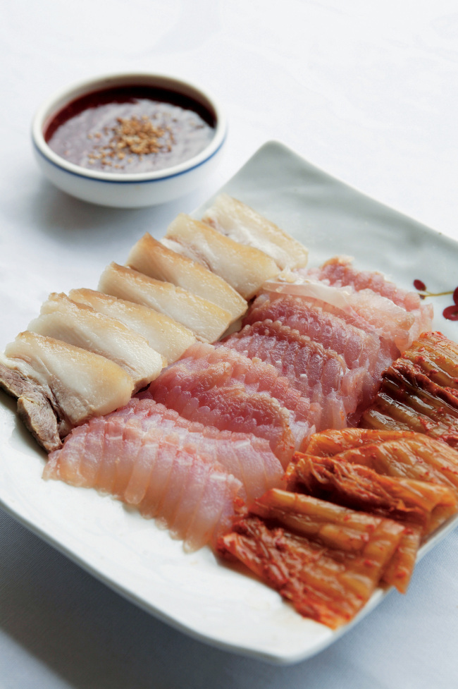 In the Jeolla provinces, fermented skate, which is pictured here with steamed pork slices and kimchi, is a Chuseok staple.
