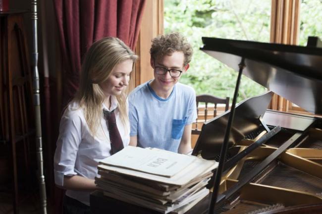 Hannah Murray (left) and Olly Alexander star in “God Help the Girl.” (Film’s official website)