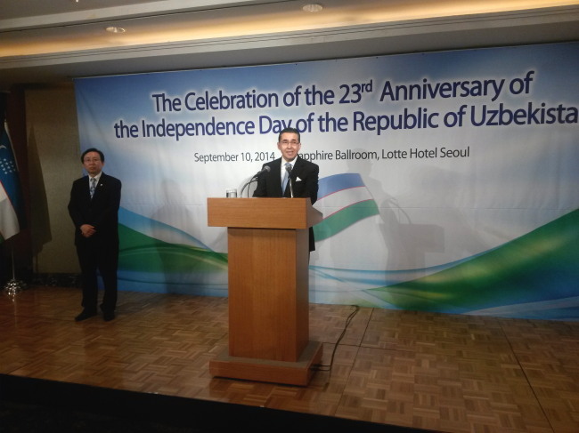 Bakhtier N. Ibragimov, charge d’affaires of the Uzbek Embassy, delivers a speech during a reception celebrating the 23rd anniversary of his country’s Independence Day in Seoul on Wednesday. (Philip Iglauer/The Korea Herald)