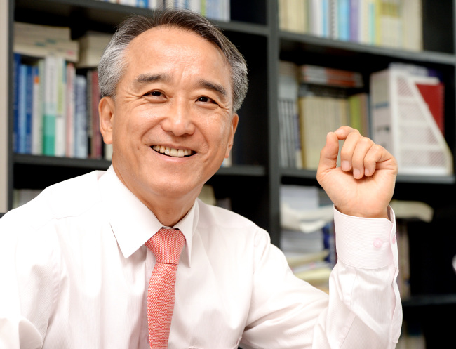 Cho Sung-il, finance professor at Chung-Ang University (Park Hyun-koo/The Korea Herald)