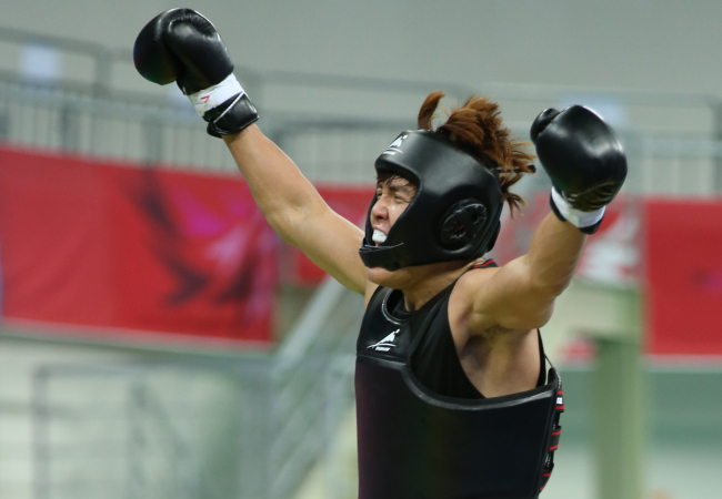 Wushu fighter Kim Myeong-jin celebrates his gold medal. (Yonhap)