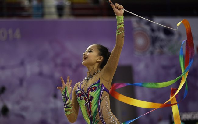 Korea’s Son Yeon-jae competes in the individual ribbon final at the world championships in Izmir, Turkey. (EPA-Yonhap)