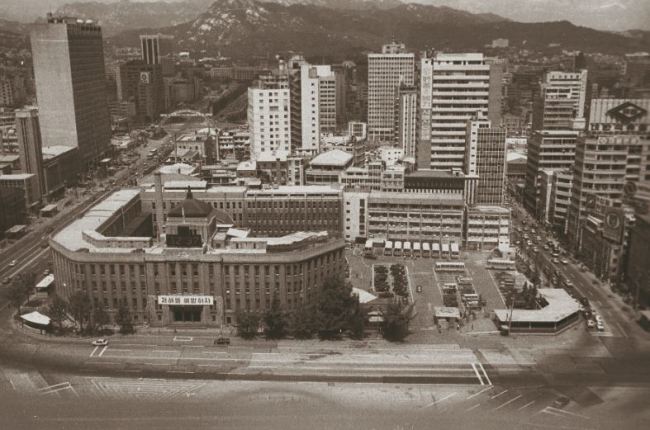 The former Seoul City Hall building in 1977 (MMCA)