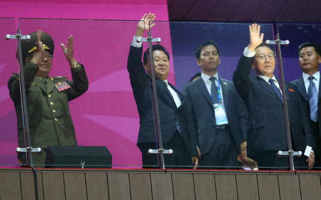 The three North Korean delegates wave during the closing ceremony for 2014 Asian Games in Incheon on Saturday. (Yonhap)