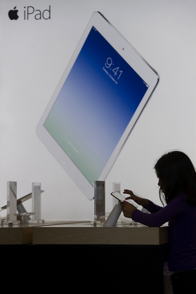 A young girl uses an iPad displayed at a Best Buy Co. store in San Francisco, California. (Bloomberg)